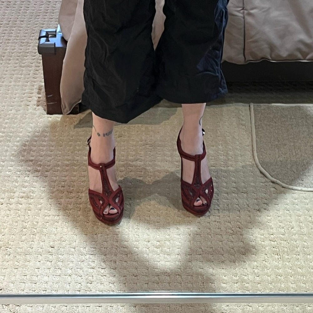 CHRISTIAN DIOR Celeste Glitter Suede T
Strap Platform Sandals.
